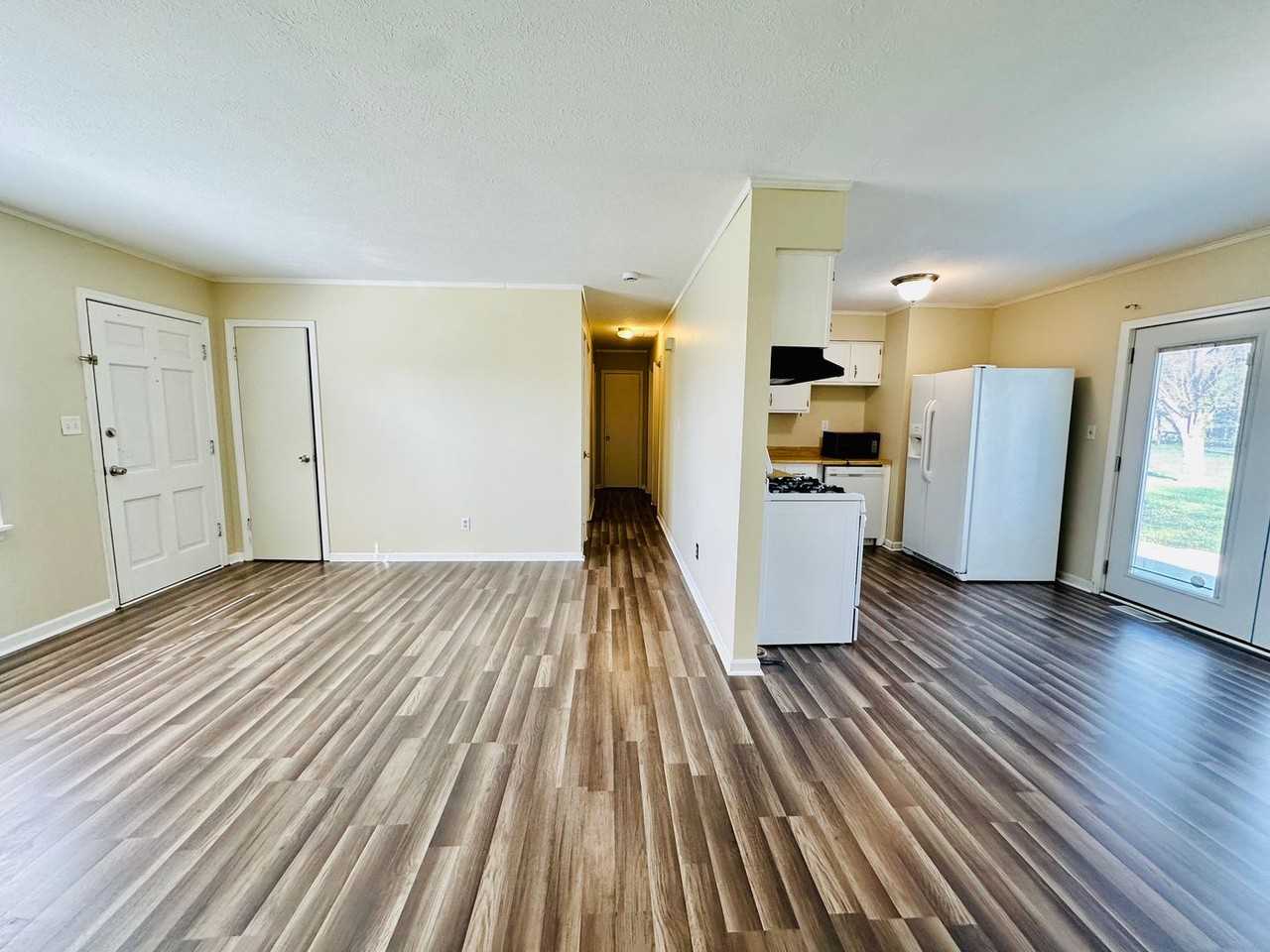 710 Latimer Ave - Photo 5 of 28