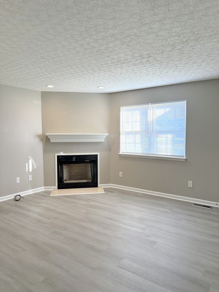 3920 Banyan Ct #B - Photo 2 of 9