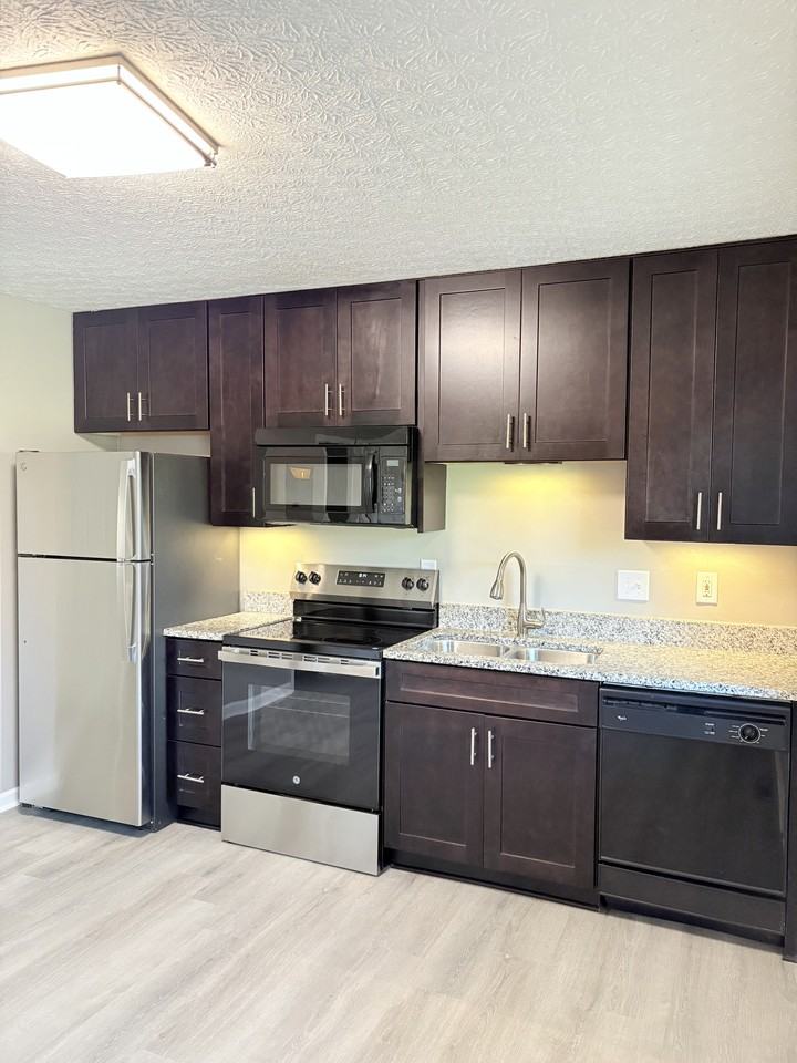 3920 Banyan Ct #B - Photo 3 of 9