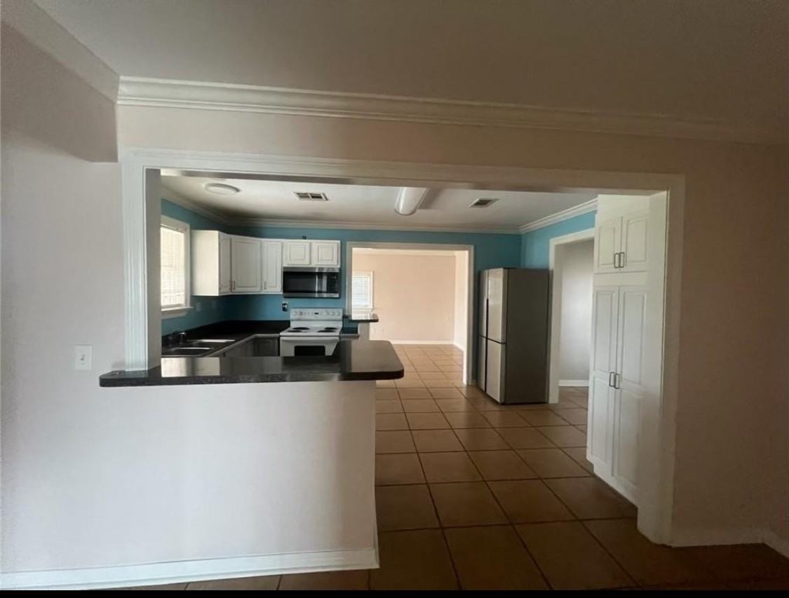 7632 Patricia St - Photo 3 of 20