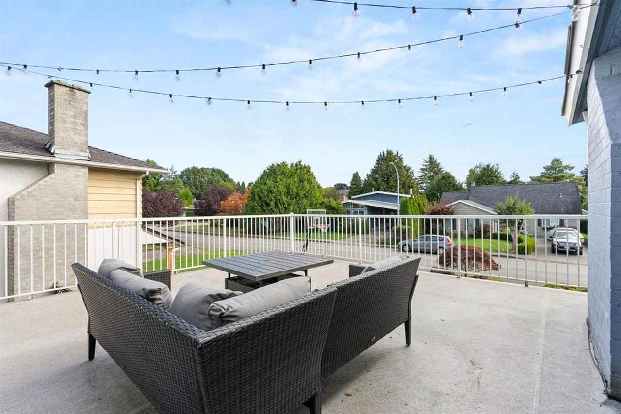 10671 Rosecroft Crescent - Photo 2 of 16