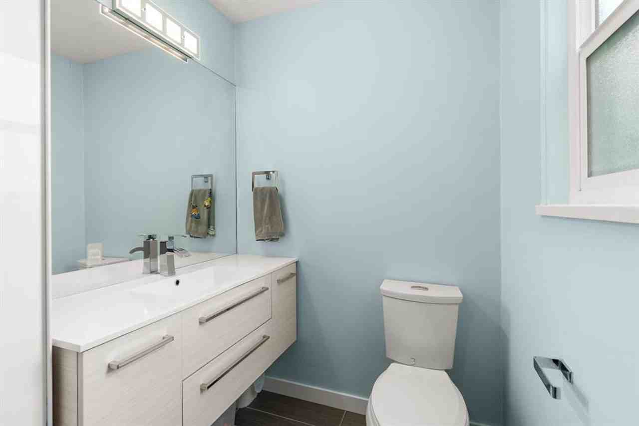 10671 Rosecroft Crescent - Photo 3 of 14