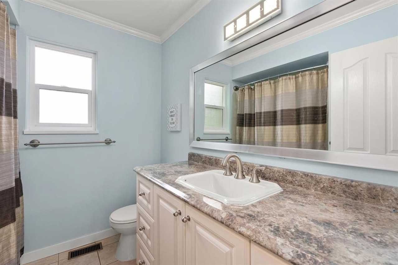 10671 Rosecroft Crescent - Photo 4 of 14
