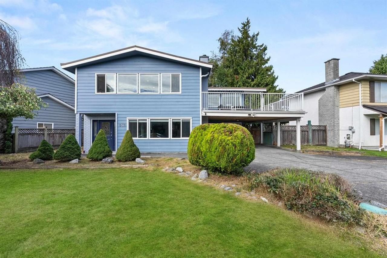10671 Rosecroft Crescent - Photo 2 of 14