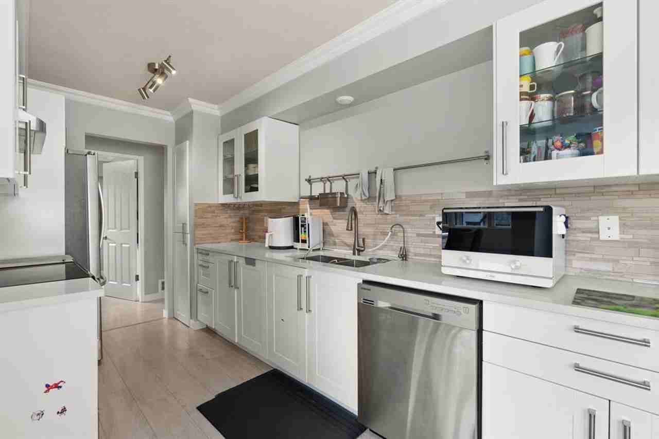 10671 Rosecroft Crescent - Photo 6 of 14