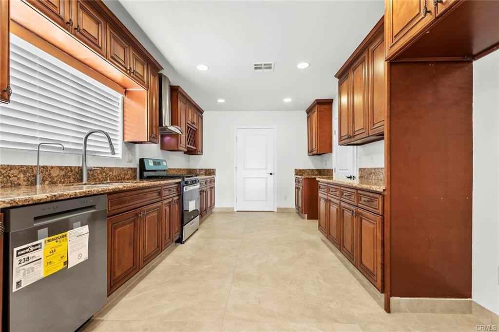 8070 Ventura Canyon Ave - Photo 3 of 8