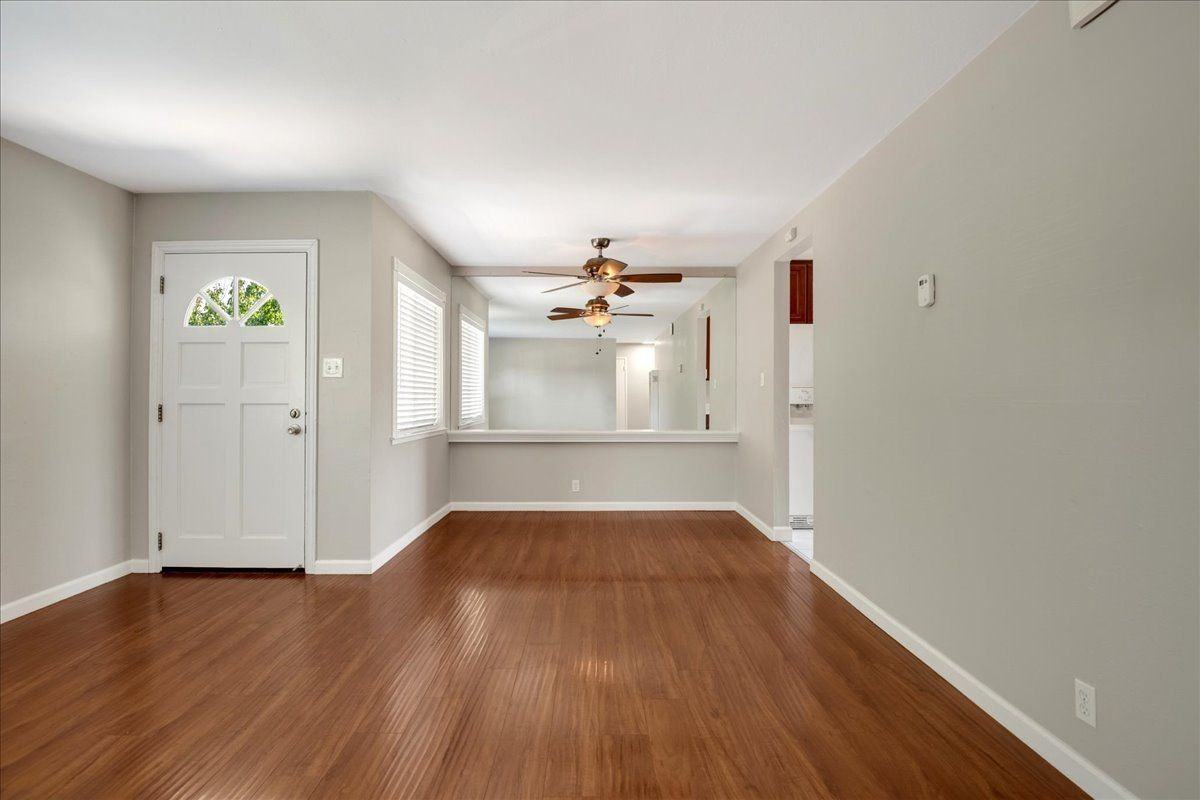 323 De Leon Ave - Photo 3 of 16