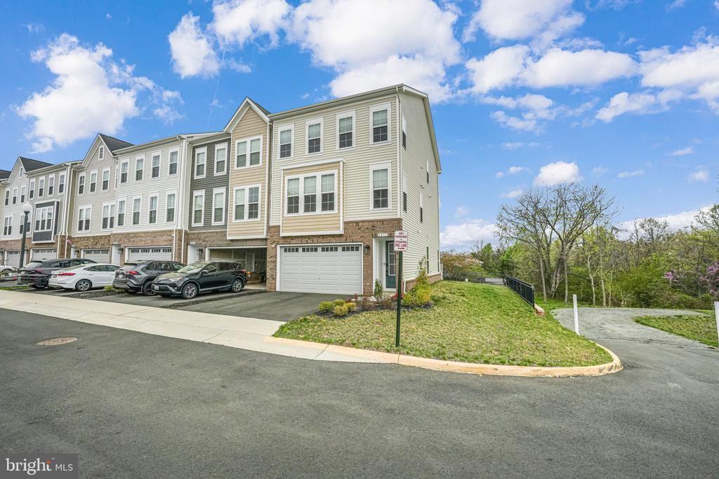 6852 Karter Robinson Dr - Photo 2 of 44