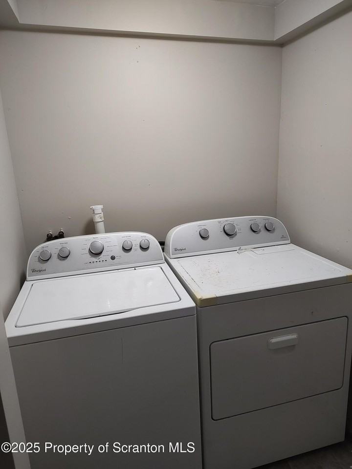 107 2nd St Apt 1st - Photo 3 of 17