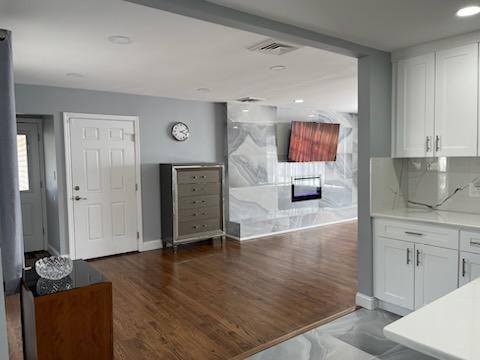 16-37 Parmelee Ave - Photo 4 of 17