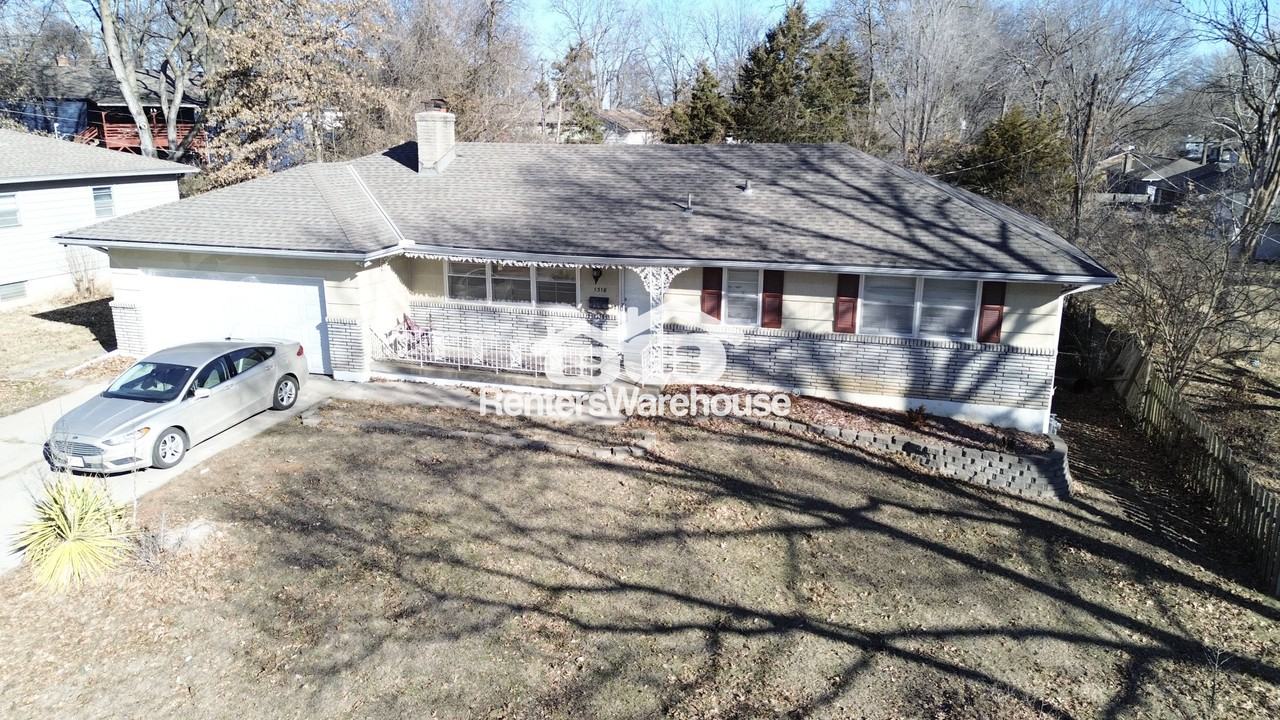1318 E 100th Ter - Photo 2 of 16