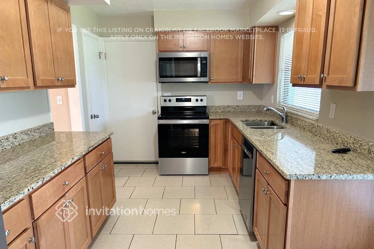 126 Sw 48th Ter - Photo 4 of 16