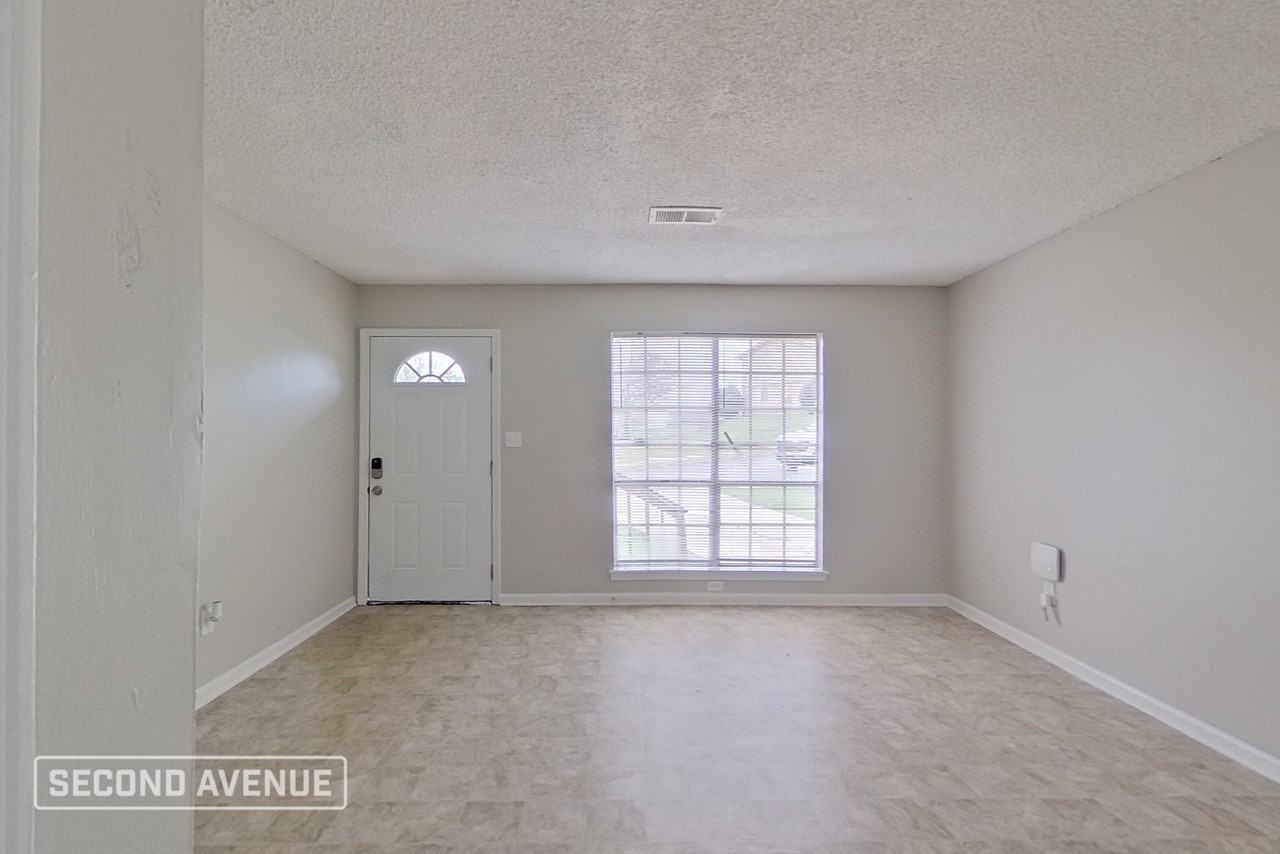 1739 Huntington Dr - Photo 2 of 22
