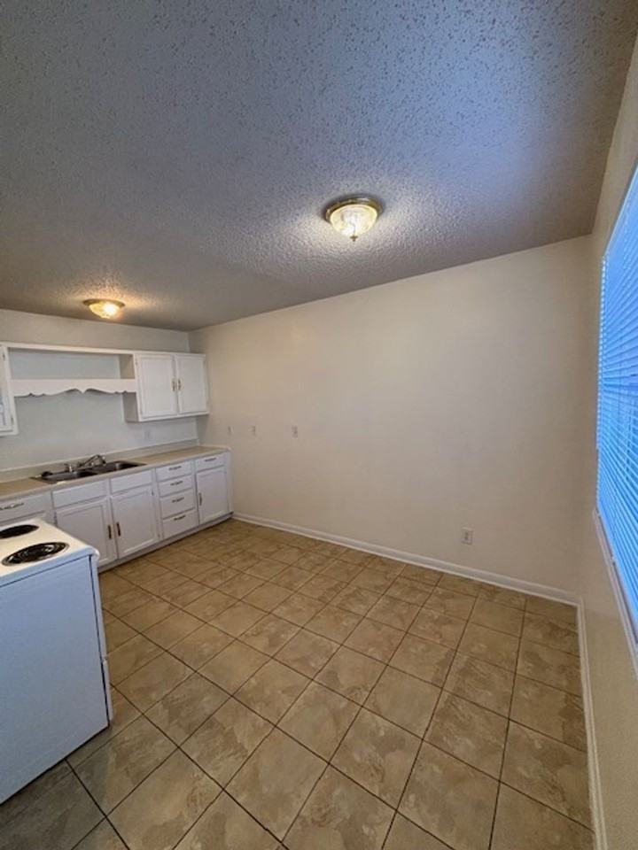 Deer Creek Apartments - Photo 3 of 14