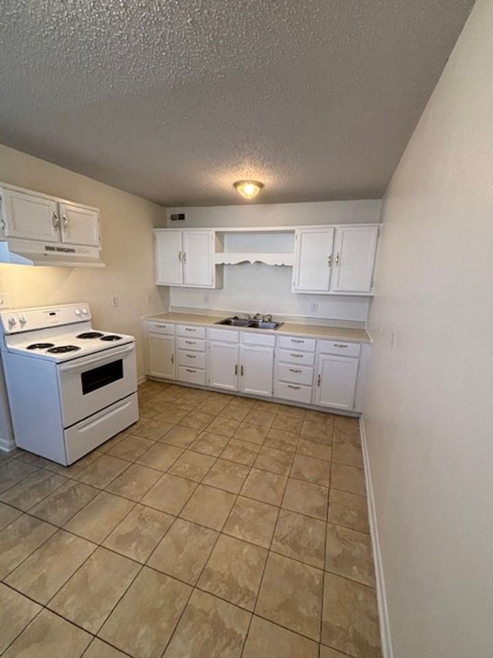 Deer Creek Apartments - Photo 4 of 14