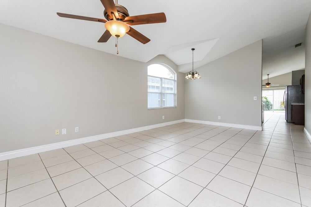 2724 Burwood Ave - Photo 3 of 16