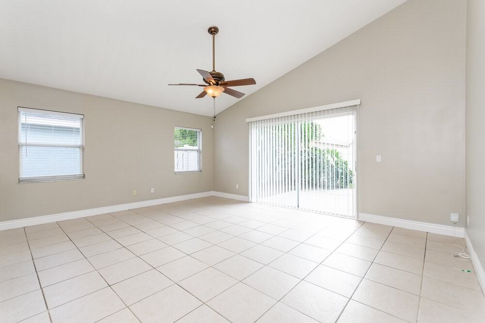 2724 Burwood Ave - Photo 4 of 16