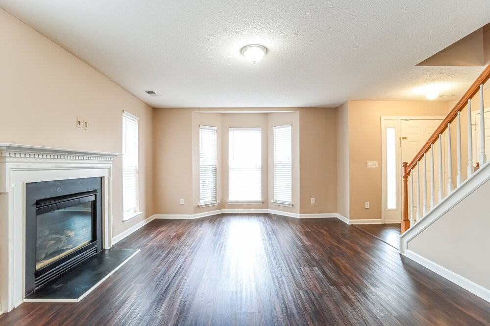 7110 Lowen Rd - Photo 5 of 17