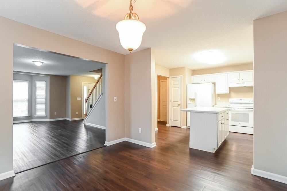 7110 Lowen Rd - Photo 7 of 17