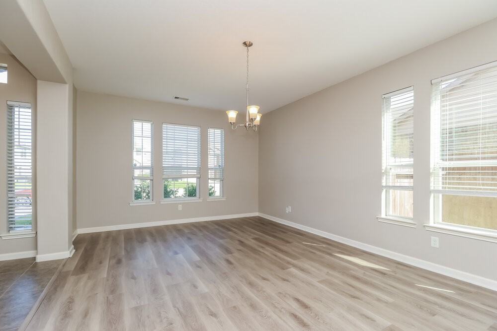 443 Oak Chase Dr - Photo 5 of 17