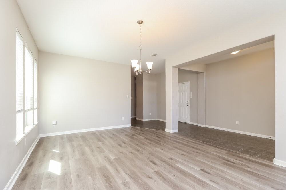 443 Oak Chase Dr - Photo 6 of 17