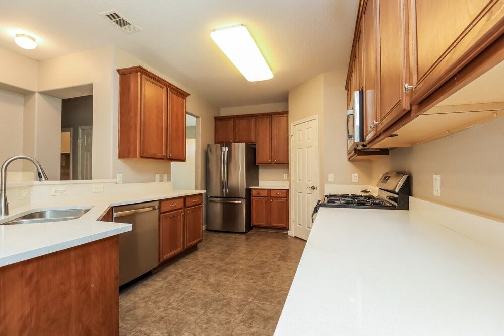 443 Oak Chase Dr - Photo 7 of 17