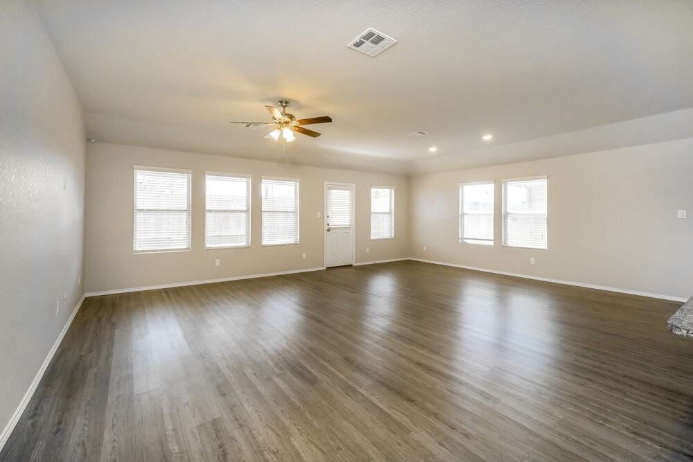 2923 Daisy Mdw - Photo 5 of 19