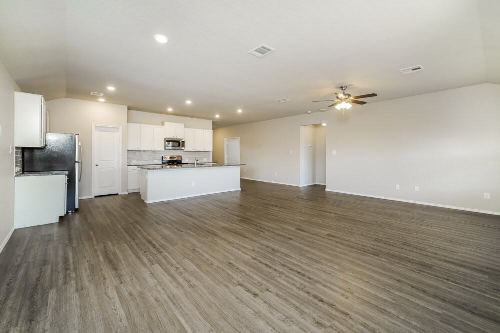 2923 Daisy Mdw - Photo 6 of 19