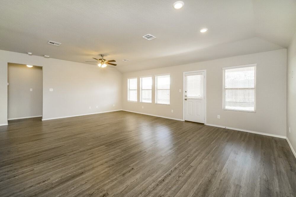 2923 Daisy Mdw - Photo 7 of 19