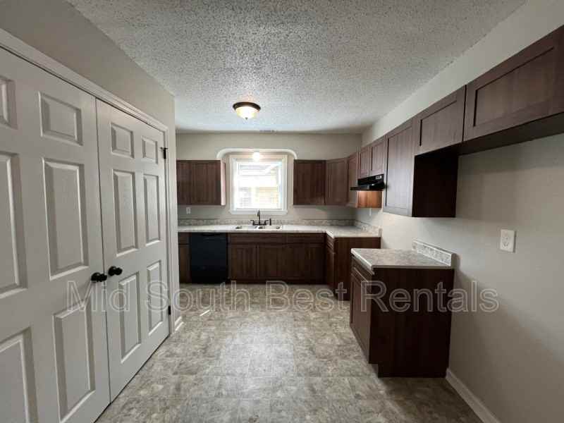 602 E Gage Ave - Photo 3 of 8