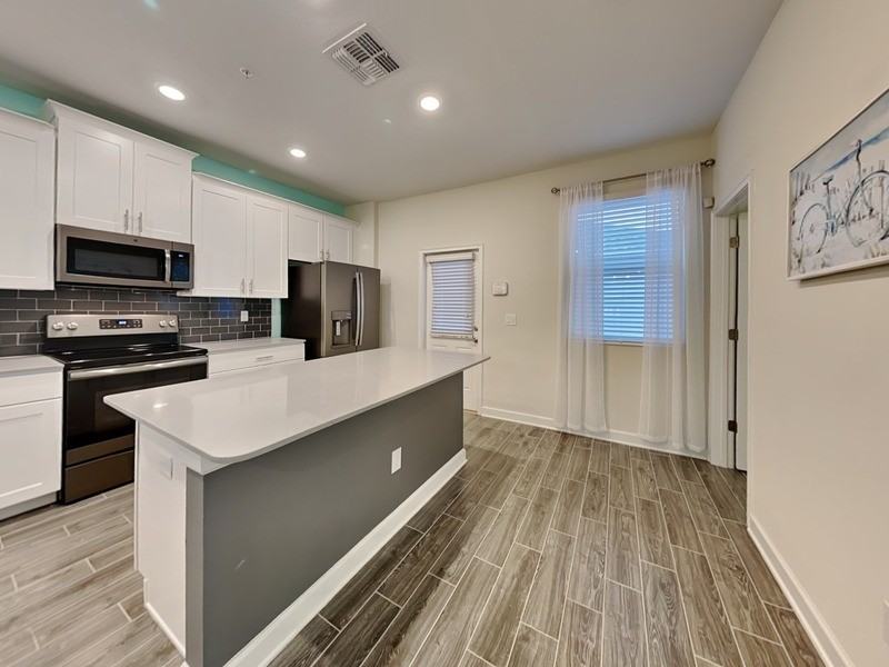 11713 Fiction Ave - Photo 5 of 26