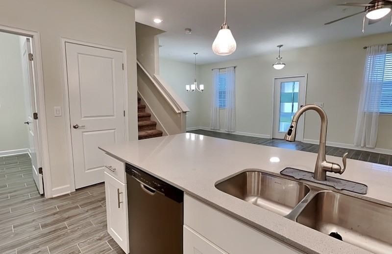 11713 Fiction Ave - Photo 7 of 26