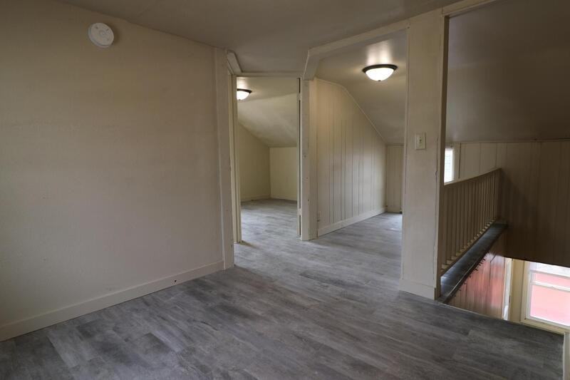 423 Draper St - Photo 3 of 19