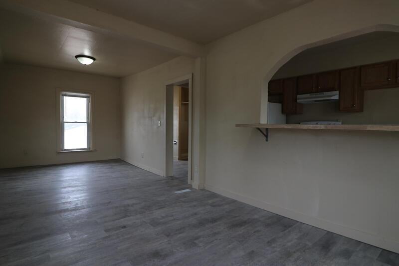 423 Draper St - Photo 4 of 19