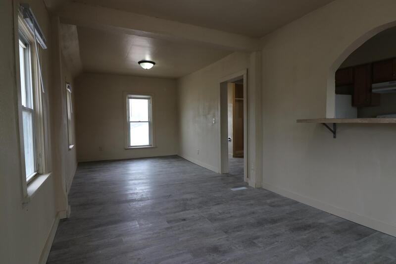 423 Draper St - Photo 5 of 19