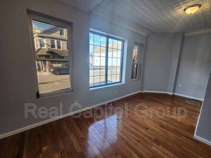 839 Eastern Ave #1L - Photo 3 of 6