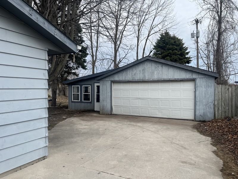 1201 S 35th St - Photo 2 of 16