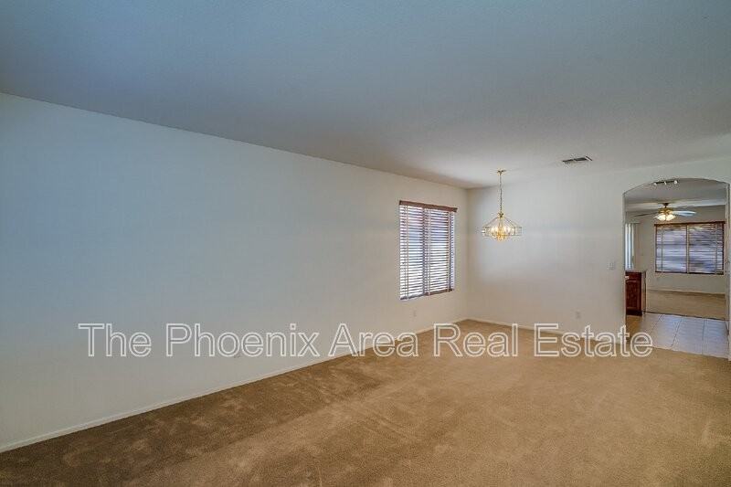 40219 N Cassara Dr - Photo 6 of 41