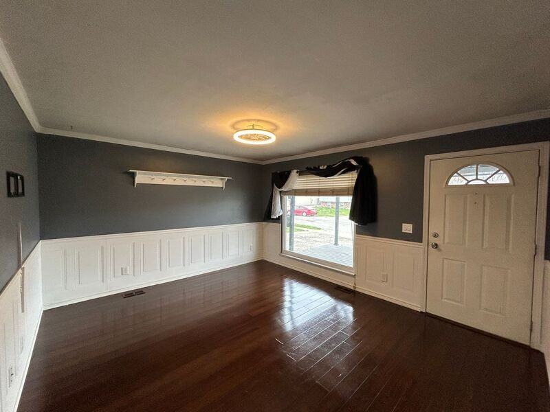 2263 Cornwall Dr - Photo 2 of 13