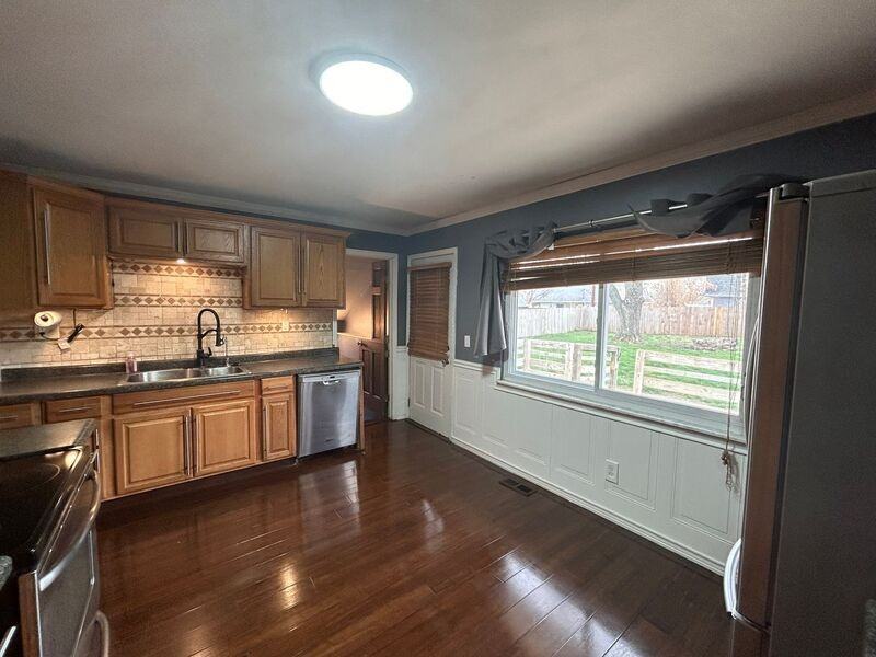 2263 Cornwall Dr - Photo 3 of 13