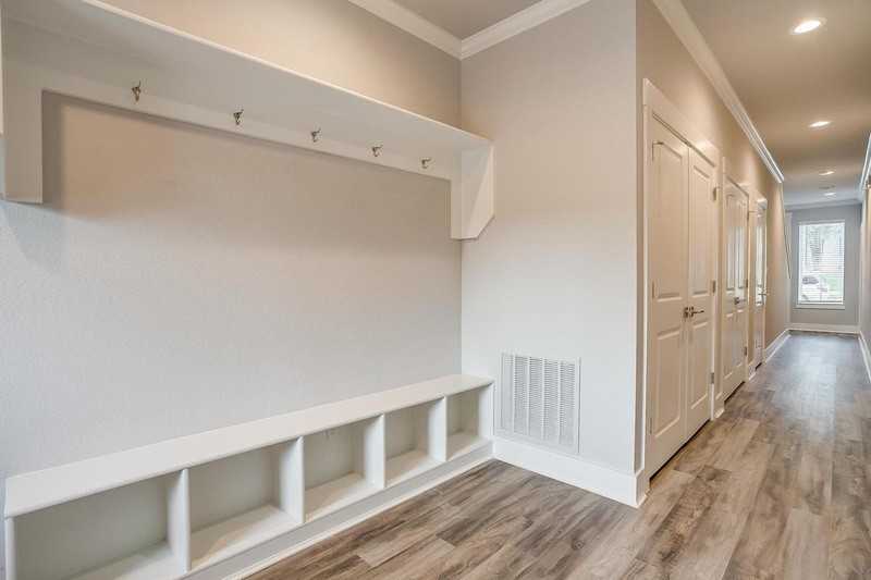 2612 Forest Park Blvd - Photo 2 of 12