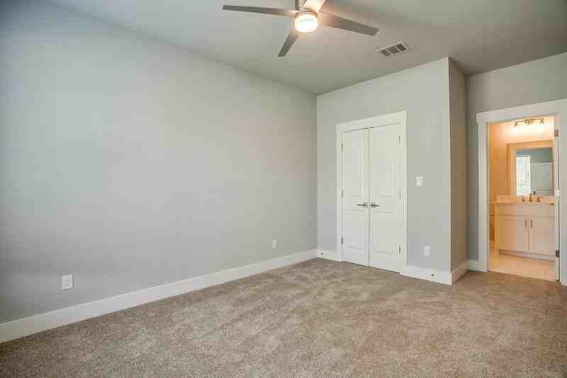 2612 Forest Park Blvd - Photo 7 of 12