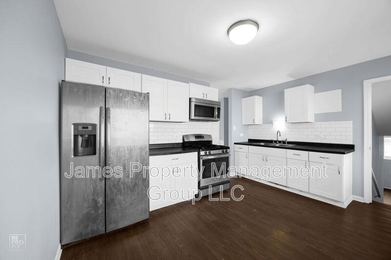 22050 E Churchill Dr - Photo 4 of 11