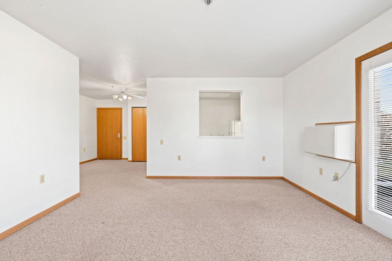 1085 Jaystone Terrace - Photo 7 of 39