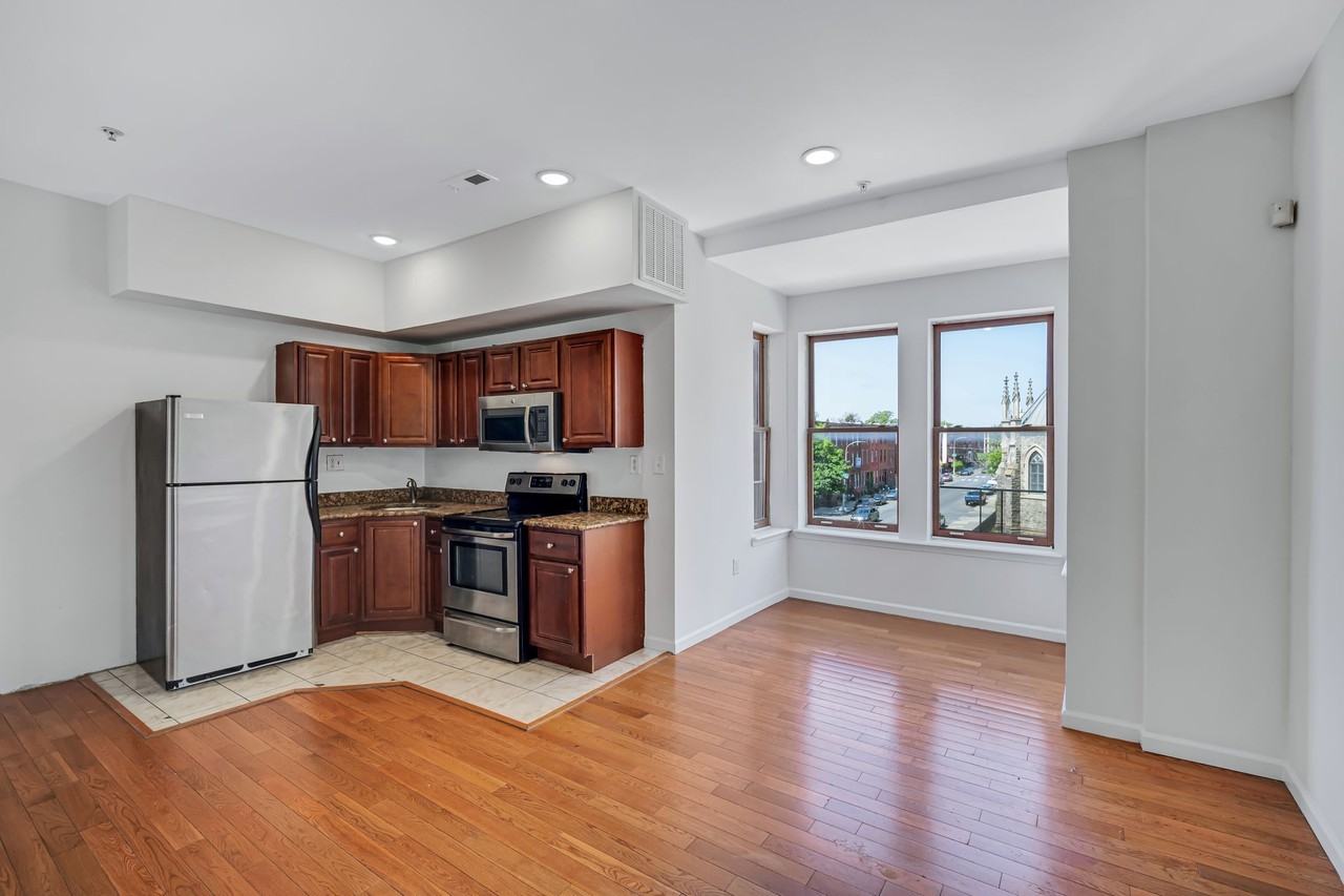 1745 West Diamond street - Photo 2 of 31