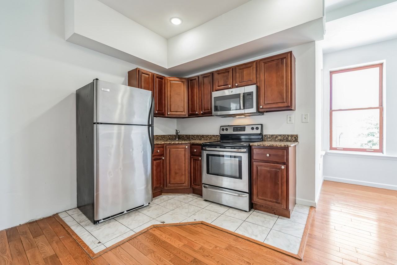 1745 West Diamond street - Photo 3 of 31