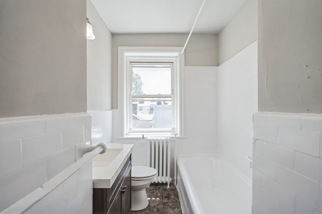 6355 Lancaster Avenue - Photo 4 of 31