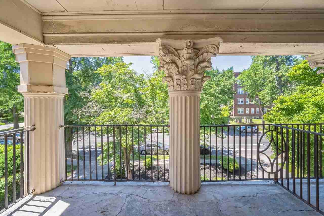 6355 Lancaster Avenue - Photo 7 of 31