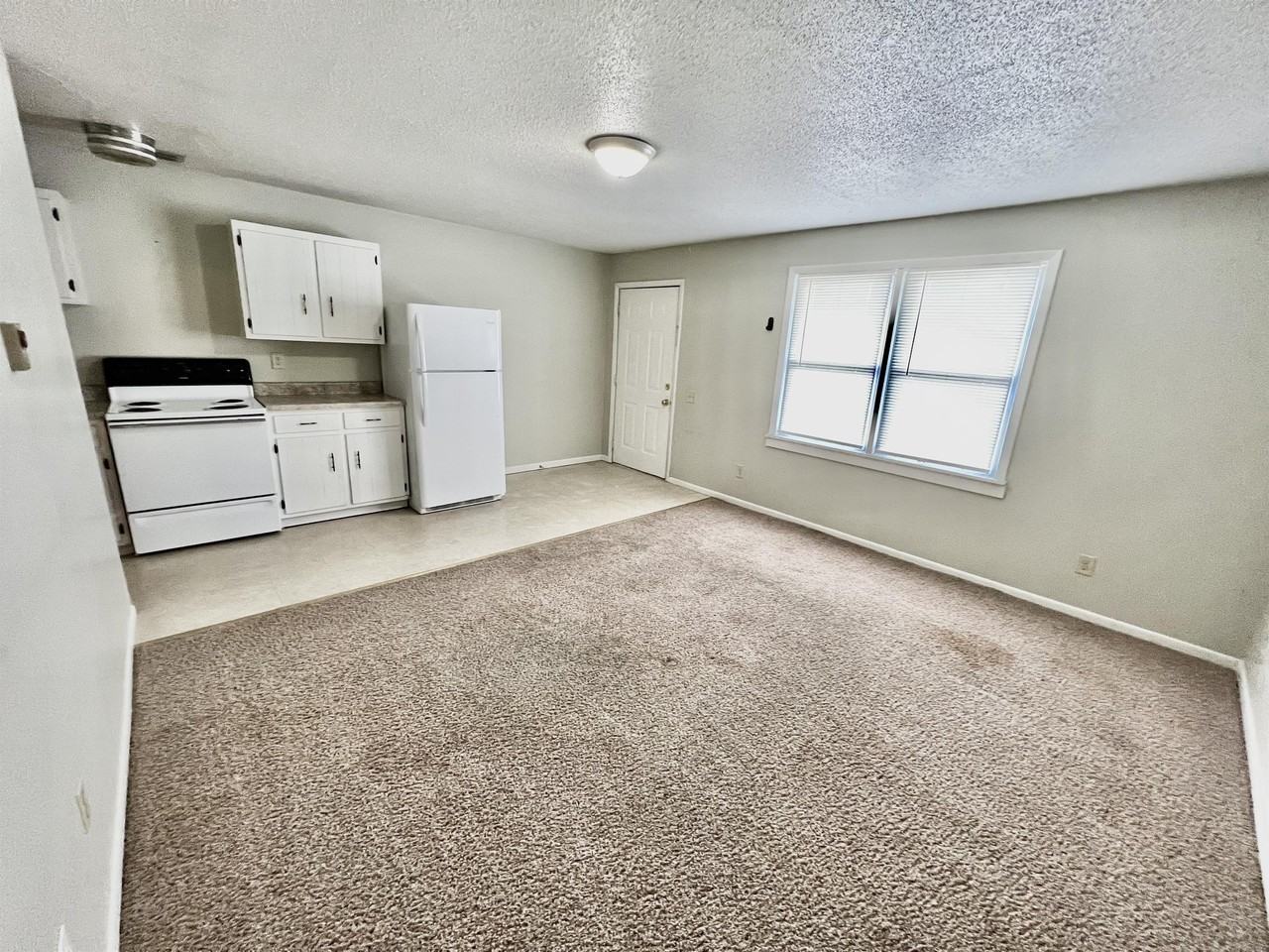 1000 South Dilworth Lane - Photo 3 of 8