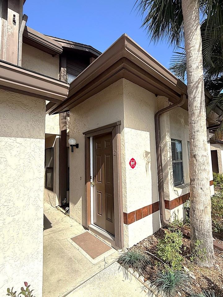 2906 South Semoran Boulevard - Photo 2 of 19